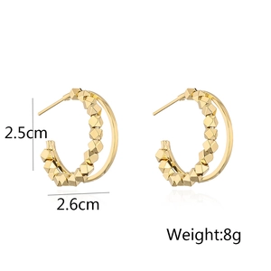 Detailed view of C-shaped gold-plated earrings with measurements and 8g weight specs