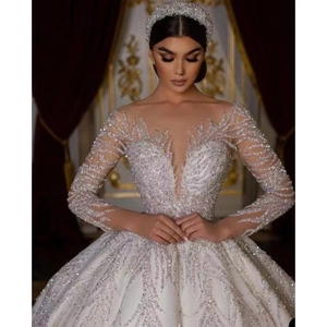 Luxuriöses weißes Prinzessinnen-Brautkleid mit langen Ärmeln, V-Ausschnitt und Paillettenstickerei