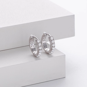 Detail of S925 sterling silver hoop earrings with vertical pearls on a geometric base