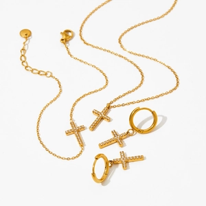 Parure de bijoux en acier titane avec pendentifs croix dorés, colliers et boucles d'oreilles