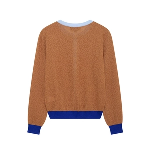 Drei-Farben Strickjacke mit Blockfarben-Design in Karamell, Hellblau und Dunkelblau