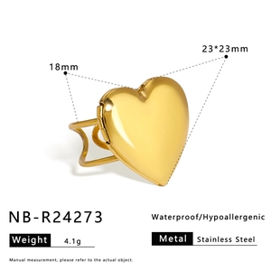 Diagramme détaillé d'une bague cœur dorée montrant les dimensions et les caractéristiques