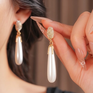 Elegant water drop pearl earrings with sparkling rhinestones in a vintage gold finish