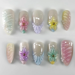 Ongles Pressés Peints À La Main Relief De Fleurs Sculptées 3D Couleur Macaron Ongles Postiches En ABS Brillant Avec Künstliche Perles Strass Long Pointu Pour Femmes