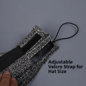 Détail de la fermeture velcro et du cordon réglable sur le chapeau en tricot