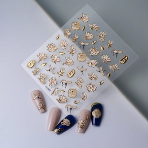 Stickers nail art 5D en relief avec motifs de magnolia et grue dorés sur fond gris