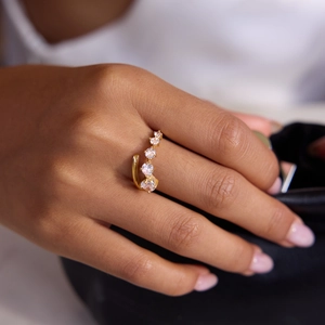 Classic 18K gold plated stainless steel curved ring with gradient white zircons