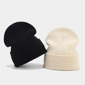 Classic knitted beanies in black and beige with a premium cuffed design for winter