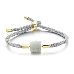 Bracelet ajustable en cordon tressé avec perle de pierre naturelle et détails dorés