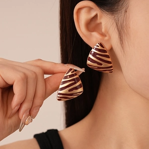 Boucles D'oreilles Triangle Rétro Avec Tige En Argent Sterling 925 Alliage Motif Zèbre Émail Style Minimaliste Pour Femmes