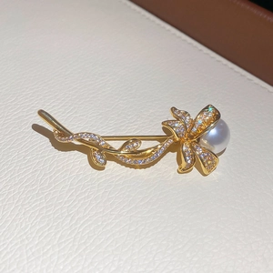 Elegant gold flower brooch with sparkling zircon petals and central white pearl accent