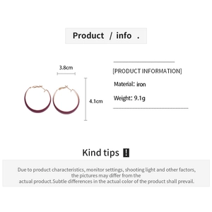 Detail view of red-brown hoop earrings with iron material and 3.8cm size specifications