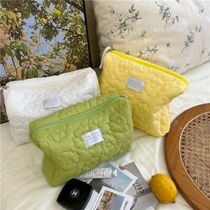 Quilted Floral Cosmetic Bag Nylon Large Capacity Travel Makeup Pouch Skincare Storage Organizer For Women Ins Style