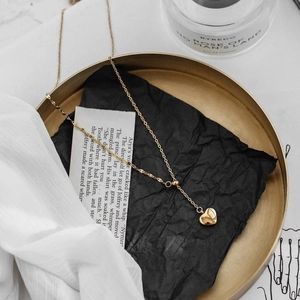 Elegant 18K gold titanium steel necklace with heart pendant on brass and paper