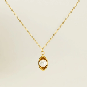 Detail shot of 18k gold plated stainless steel necklace with elegant white pearl pendant