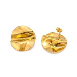 Polished 18K gold plated stainless steel wavy earrings with a round ruffled design