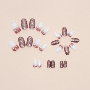 Faux ongles dégradés bordeaux à paillettes avec motifs de flocons de neige festifs