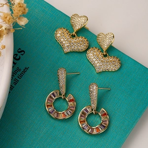 Orecchini Pendenti A Cuore Geometrico Rame Placcato Oro Con Zirconi Pietra Preziosa Multicolore Per Donna