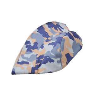 Vue détaillée des coutures renforcées sur le chapeau bob camouflage en toile de coton respirant