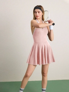 Robe de tennis rose dos nu avec jupe trapèze et détails en tissu respirant sans couture