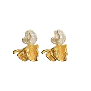 Vintage gold pleated leaf earrings with creamy white pearl petals for women