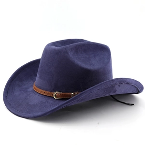 Détail du chapeau de cowboy en daim bleu violet avec ceinture marron et boucle en métal
