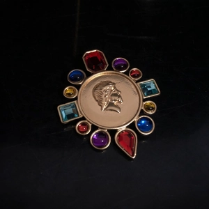 Vintage Court Style Copper Rhinestone Portrait Brooch Pin Colorful Gemstone Embossed Figure Suit Dress Accessory For Women