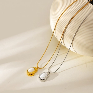 Collier en acier inoxydable avec pierre oeil de chat blanche en doré et argenté élégant
