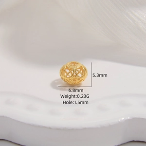 Macro view of a 925 sterling silver hollow gold bead with detailed size measurements