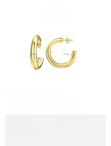 Size guide for stainless steel C-shape earrings with 18k gold plating and thickness details