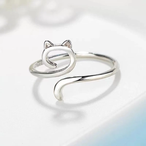 Macro view of adjustable S925 sterling silver ring featuring a cute cat head detail