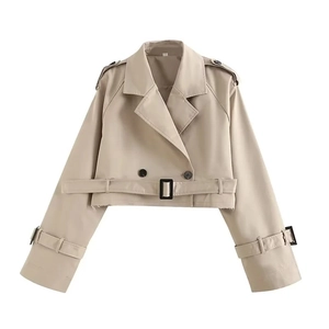 Vue de face trench-coat court kaki avec boutons à double boutonnage et ceinture
