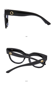 Vista dettagliata della montatura nera TR90 con eleganti decori in oro lucido