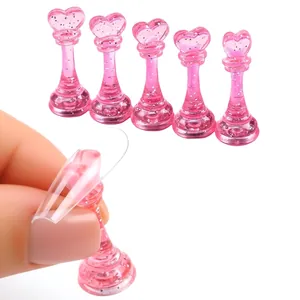 5pcs heart-shaped magnetic nail art display stands with pink glitter base for practice