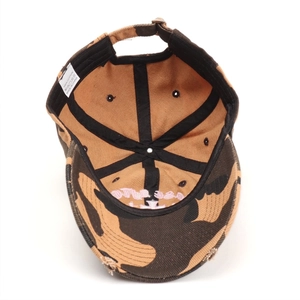 Casquette de baseball camouflage vintage avec broderie croix et détails de bord usés