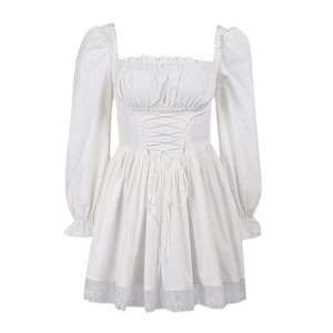 Elegante vestido blanco con mangas abullonadas, cintura tipo corsé y encaje