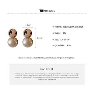 Détails des boucles d'oreilles perles léopard en cuivre et tissu avec dimensions précises