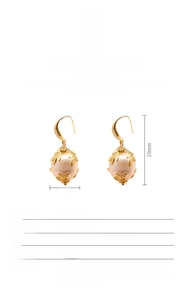 Detailed view of baroque pearl earrings with dimensions and 18k gold plated silver hooks