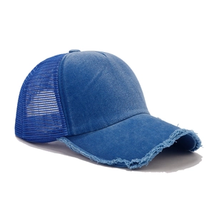 Vintage gewaschene blaue Denim Trucker Kappe mit Distressed-Rand und Mesh-Rückseite