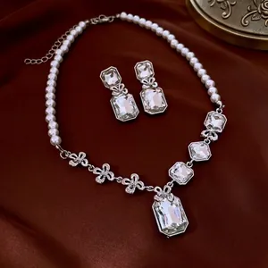 Bijoux Collier Et Boucles D Oreilles En Künstliche Perles Fleurs Françaises Avec Silver Earring Post Pour Femmes Élégant Cristal Strass Luxe
