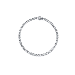 Poliertes silbernes Gliederkettenarmband aus Edelstahl mit Karabinerverschluss auf Weiß