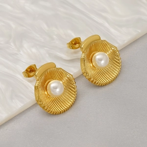 Boucles D'oreilles Puces Coquille Acier Inoxydable Plaqué Or 18K Avec Künstliche Perle Blanche Bijoux De Mode Élégants