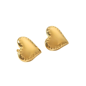 Élégantes boucles d'oreilles cœur en acier inoxydable doré 18 carats à bordure ciselée