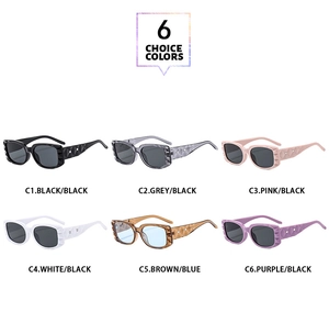 Collage de lunettes de soleil carrées en six couleurs avec branches à motif losanges