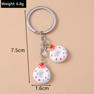 Detail of 6.8g donut keychain showing 7.5cm total length and 1.6cm strawberry charm width