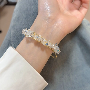Bracciale vintage francese in cristallo con perline trasparenti e catena dorata al polso