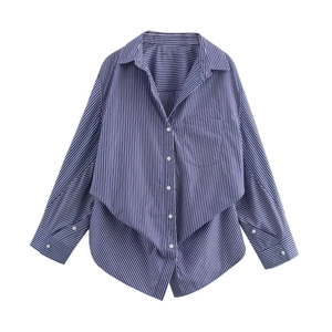 Chemise en popeline à rayures bleues et blanches avec manches chauve-souris et ourlet asymétrique