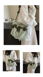 Dettaglio di una borsa a secchiello in nylon verde chiaro con chiusura a coulisse