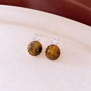 Boucles d'oreilles vintage plaqué or 18k avec œil de tigre et détails zircon