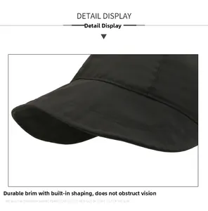 Dettaglio della visiera rinforzata del cappello nero con strato interno per vista libera